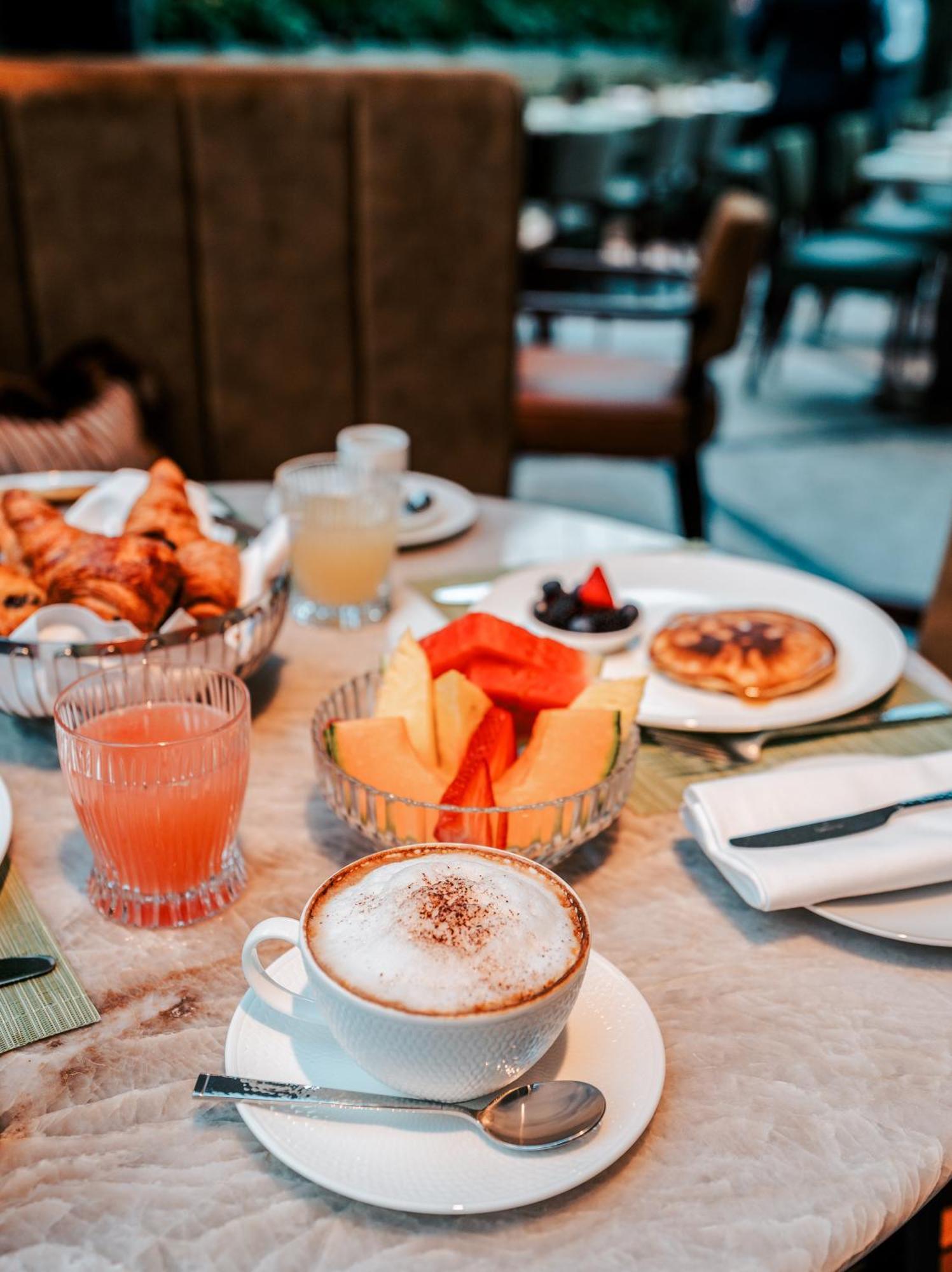 Crossbasket Castle Hotel & Restaurant High Blantyre Bagian luar foto