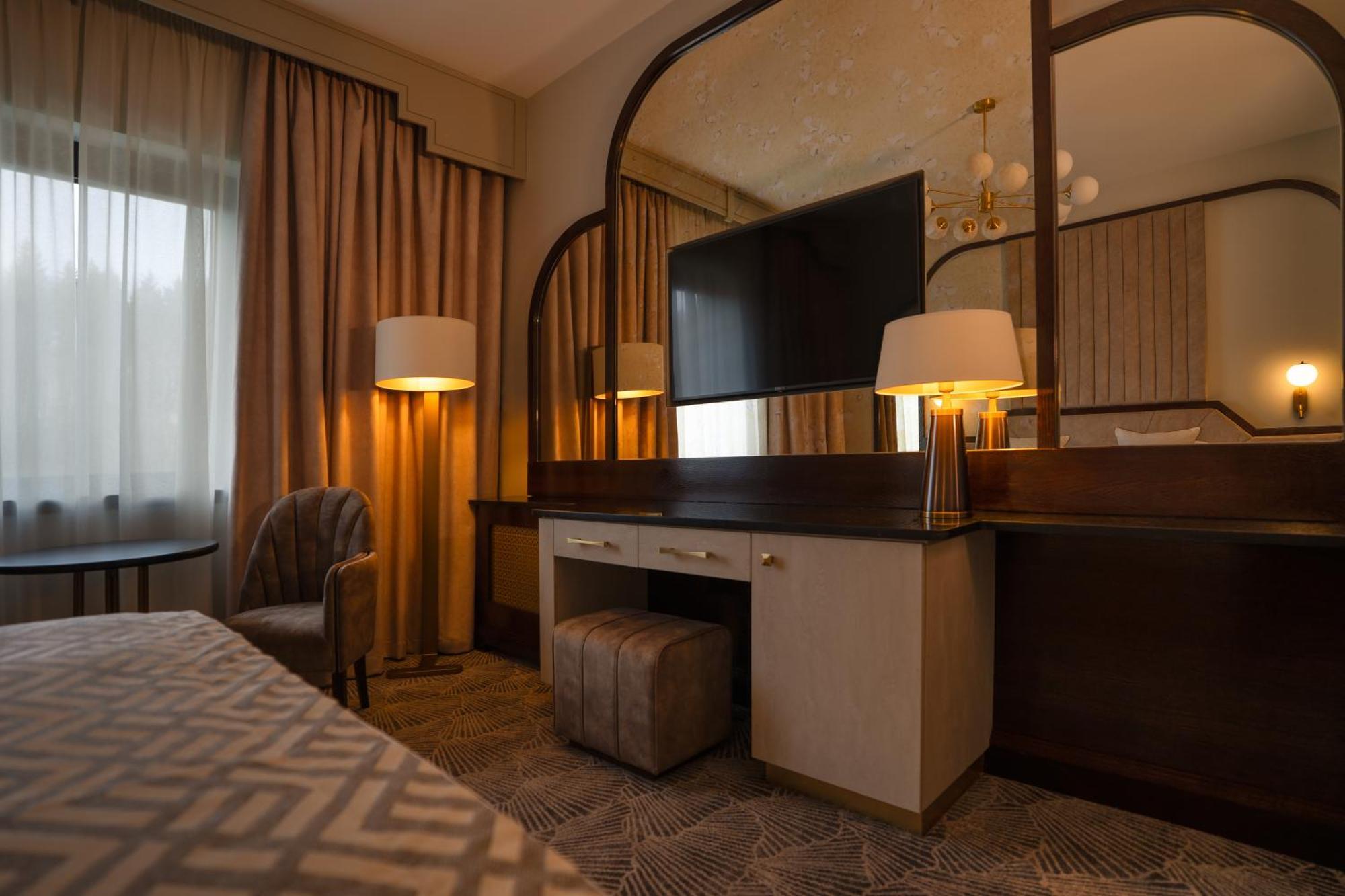 Crossbasket Castle Hotel & Restaurant High Blantyre Bagian luar foto