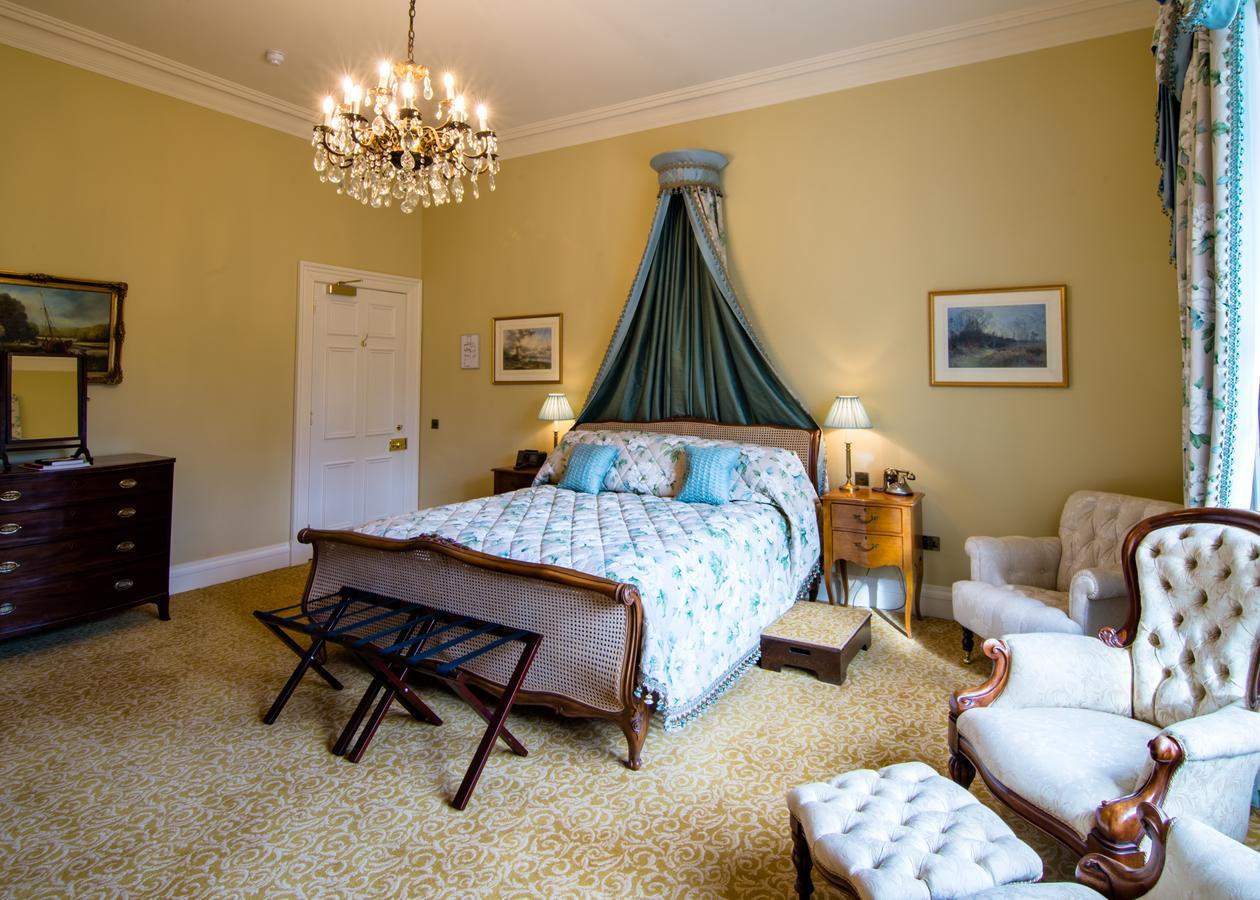 Crossbasket Castle Hotel & Restaurant High Blantyre Bagian luar foto