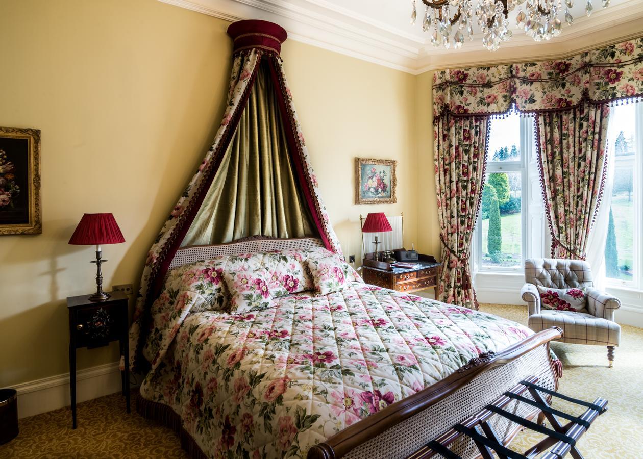 Crossbasket Castle Hotel & Restaurant High Blantyre Bagian luar foto