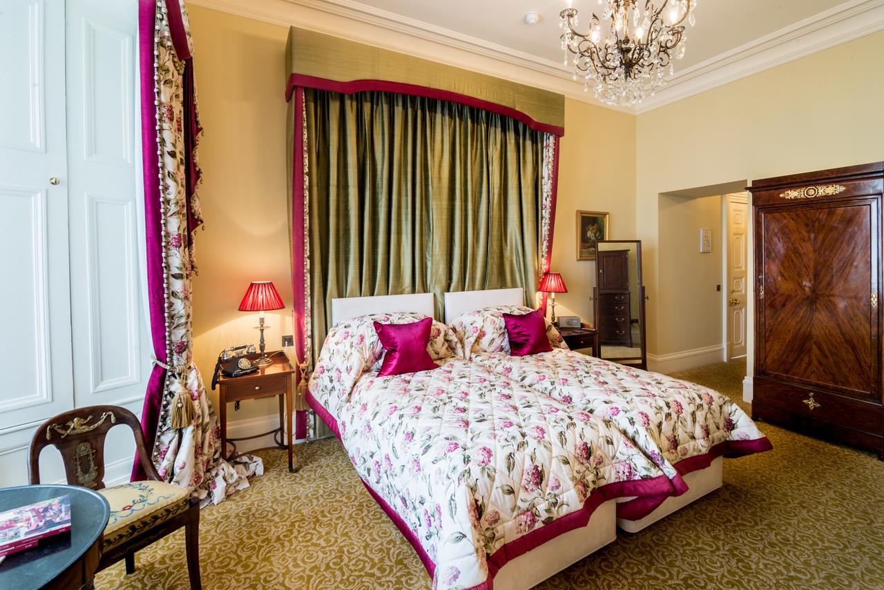 Crossbasket Castle Hotel & Restaurant High Blantyre Bagian luar foto