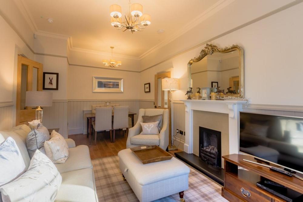 Crossbasket Castle Hotel & Restaurant High Blantyre Bagian luar foto