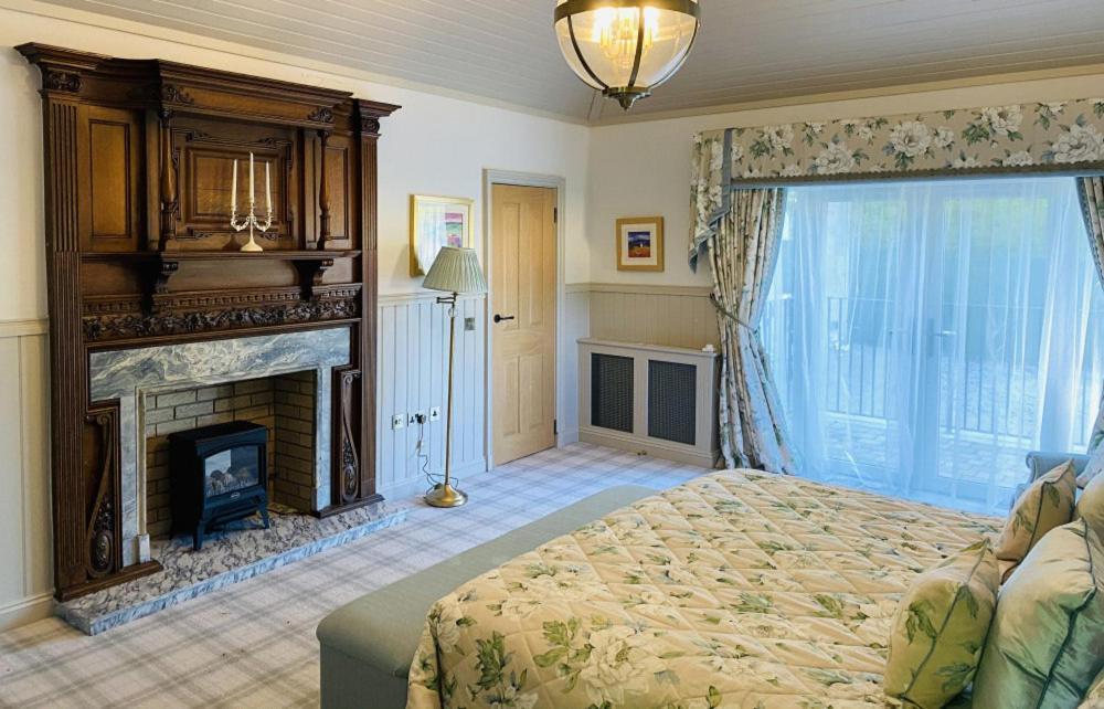 Crossbasket Castle Hotel & Restaurant High Blantyre Bagian luar foto